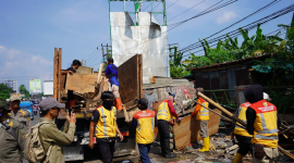 Satpol PP Kabupaten Bogor berbagai kegiatan telah dilaksanakan, meliputi penataan Pedagang Kaki Lima (PKL), penertiban bangunan liar, pemberantasan peredaran minuman beralkohol. (Dok. Satpol PP Kabupaten Bogor)